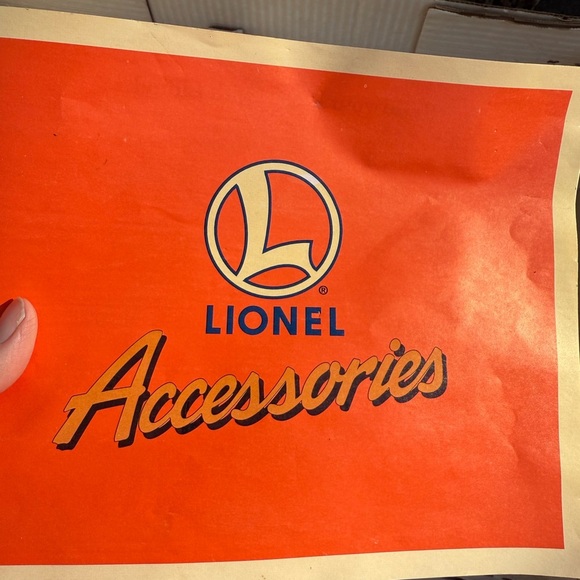 Lionel New York Central Flyer Train Set - Black and Red - Picture 12 of 13